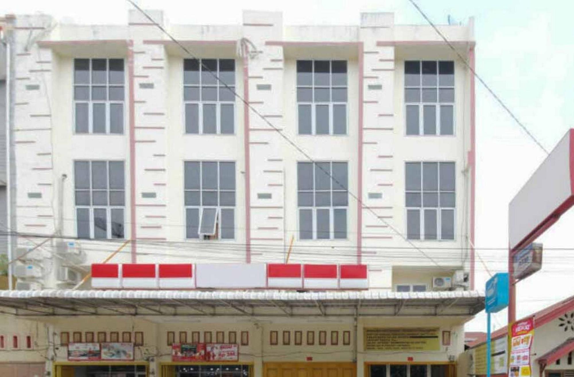 מלון Reddoorz At Jalan Japaris מדאן מראה חיצוני תמונה